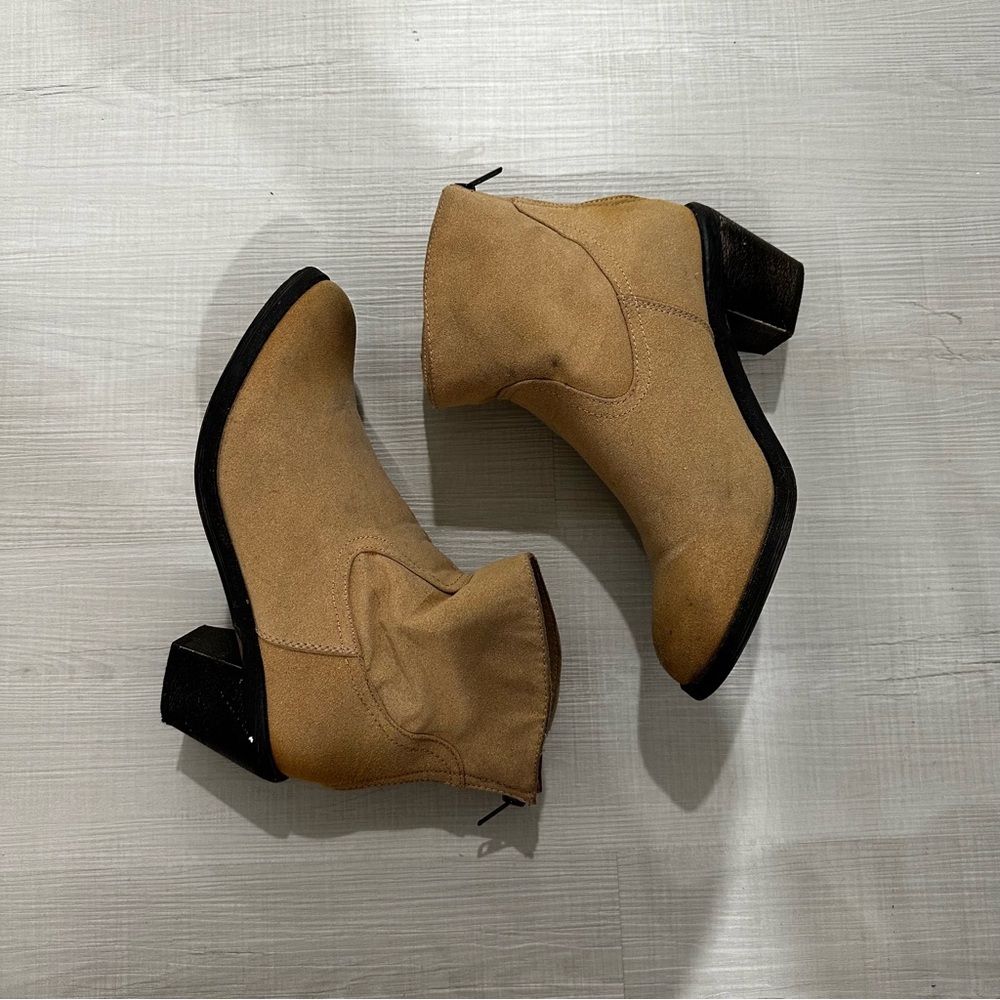 Tan/Beige Boots